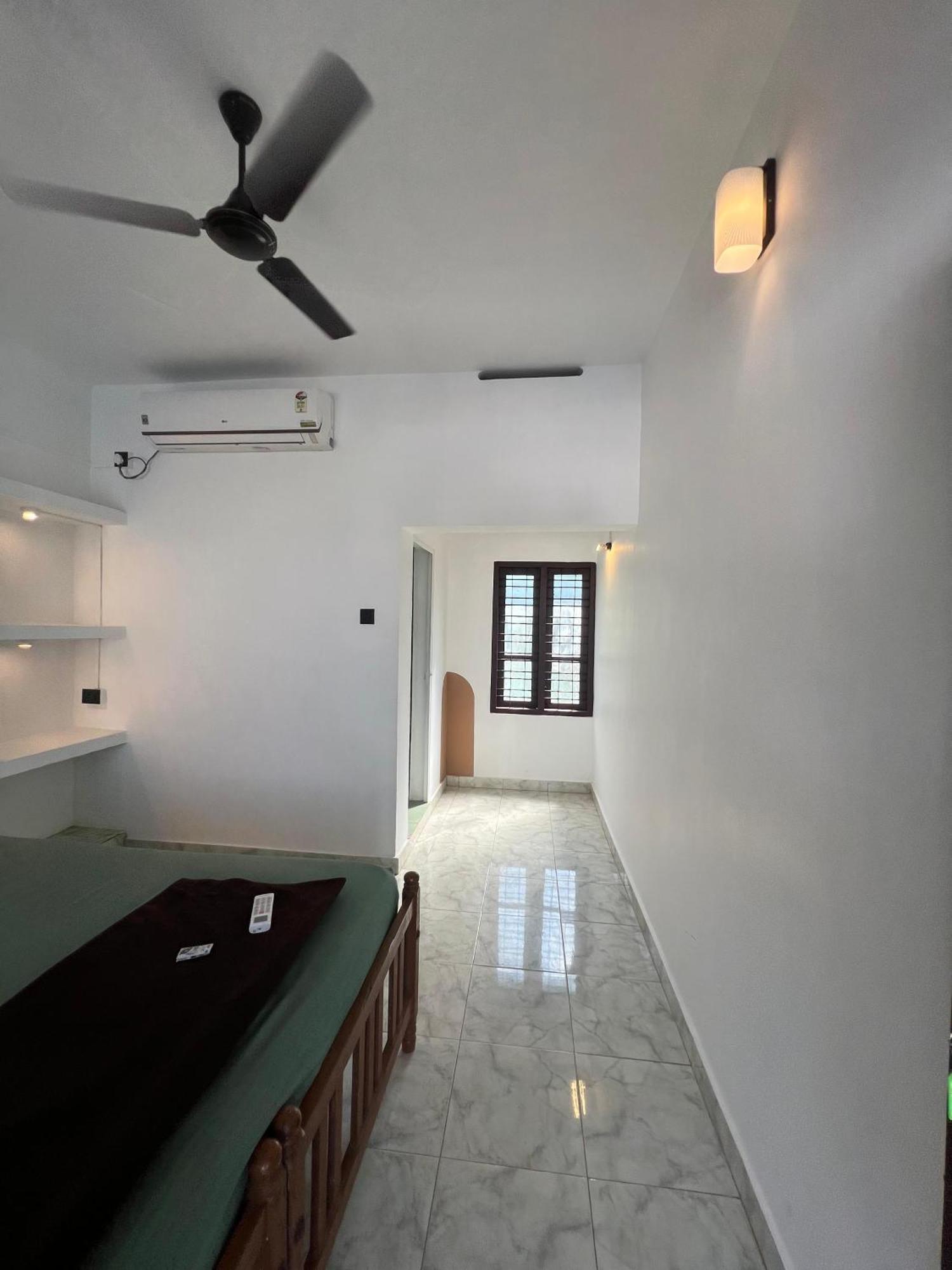 Happy Land Hotell Varkala Exteriör bild